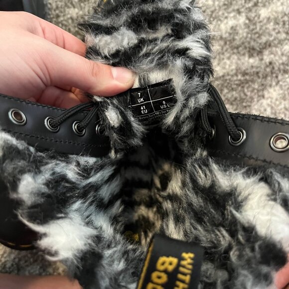 Dr. Martens Black Leather Fur-Lined Boots Womens Size 8 Lace-Up With Yellow Stit - Picture 10 of 10
